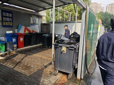越城區(qū)持續(xù)推進(jìn)商貿(mào)綜合體垃圾分類執(zhí)法檢查，優(yōu)化城市生活垃圾管理服務(wù)